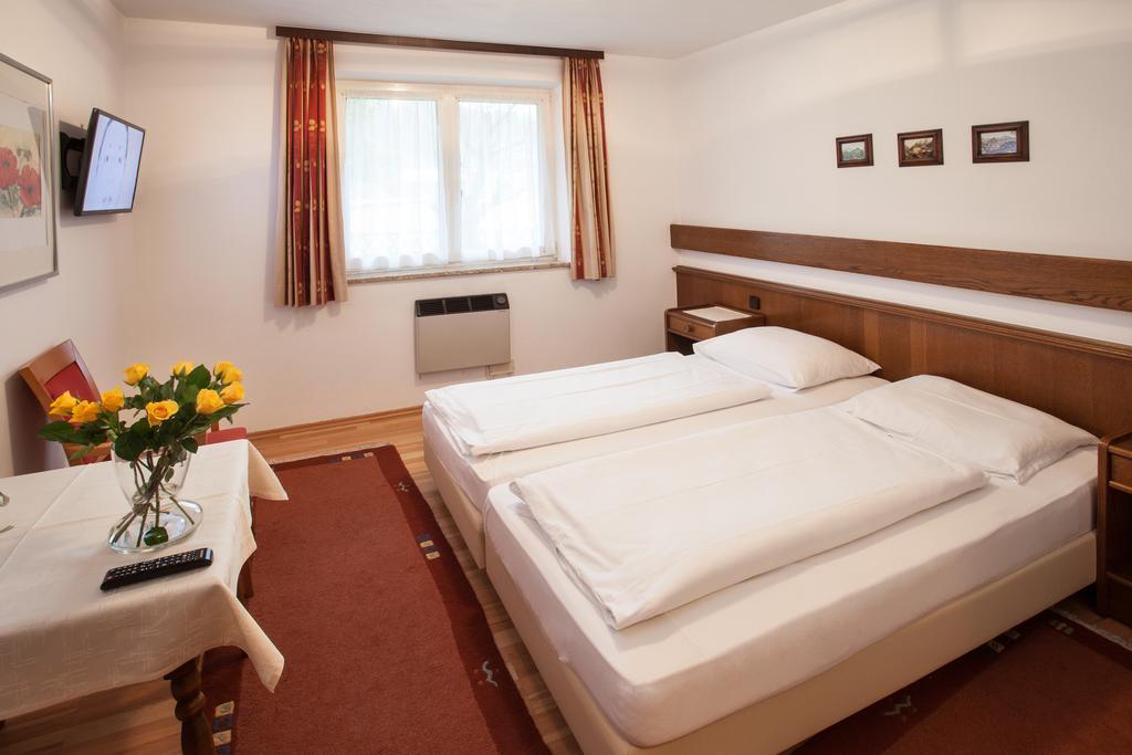 Gaestehaus Sunkler Golling an der Salzach Room photo